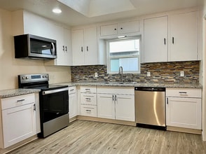 325 SE M St in Grants Pass, OR - Foto de edificio - Building Photo