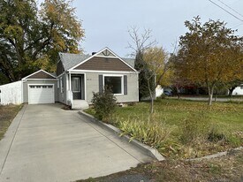 10421 E Springfield Ave in Spokane Valley, WA - Building Photo