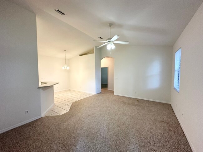 22 Farraday Ln in Palm Coast, FL - Foto de edificio - Building Photo