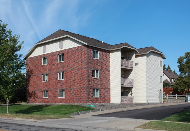 Lakeside Apartments in Duluth, MN - Foto de edificio - Building Photo