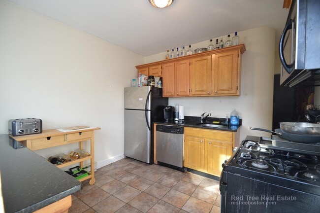 21 Pratt St, Unit 2