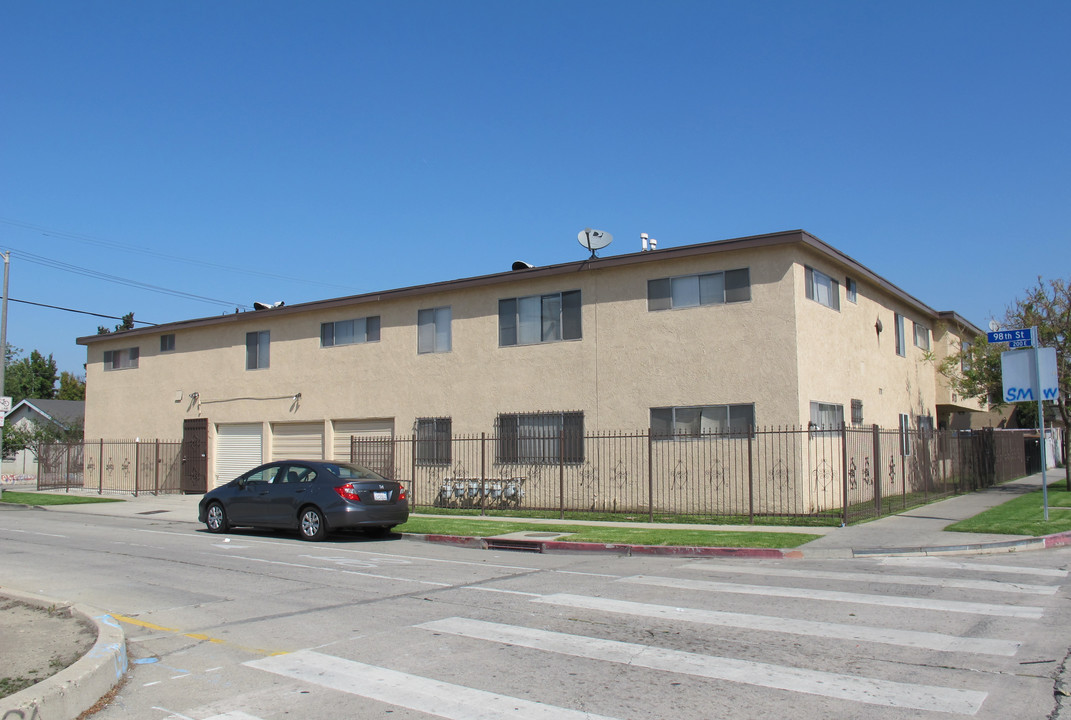 9721 S San Pedro St in Los Angeles, CA - Building Photo