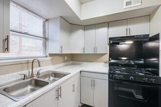 Vista Verde in Mesquite, TX - Foto de edificio - Building Photo