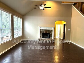 8622 Branch Hollow Dr in Universal City, TX - Building Photo - Building Photo