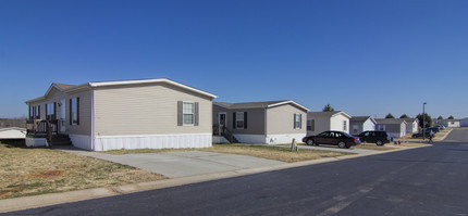 Glen Laurel in Concord, NC - Building Photo - Building Photo