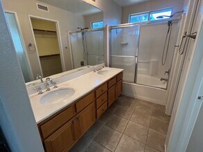 5094 Tamarron Ct in San Bernardino, CA - Foto de edificio - Building Photo