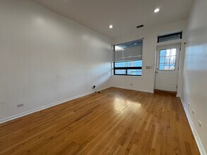 817 N Hoyne Ave in Chicago, IL - Building Photo - Building Photo