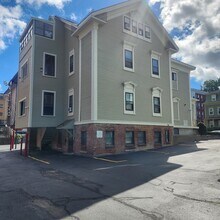 83 Elm St, Unit 1 in Worcester, MA - Foto de edificio - Building Photo