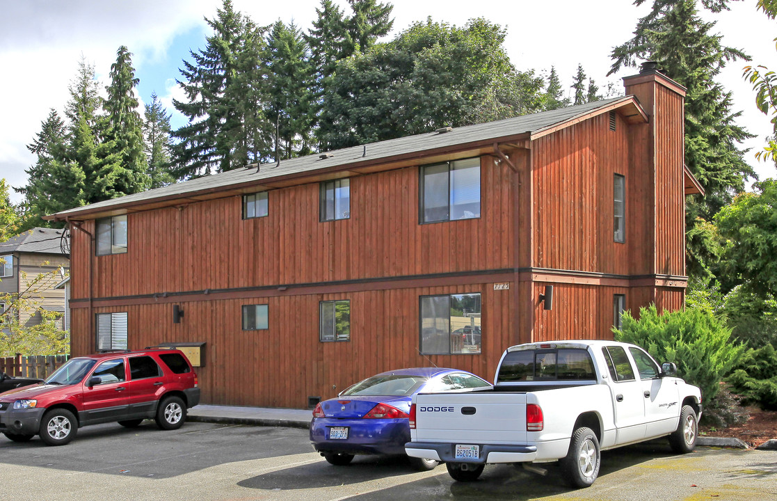 Rainier Drive Apartments in Everett, WA - Building Photo