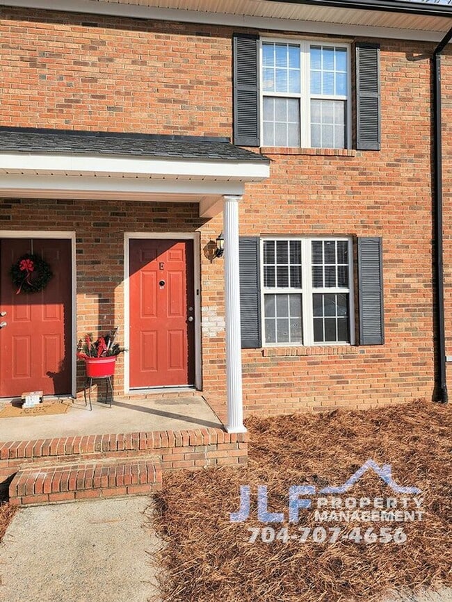 268 Southcircle Dr NW in Concord, NC - Building Photo - Building Photo