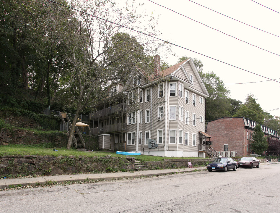 80 Chestnut St in Norwich, CT - Foto de edificio