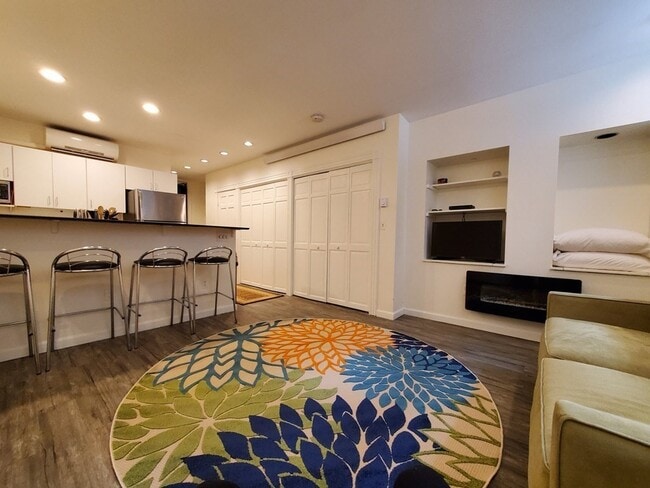 17 Chestnut St, Unit 1 in Boston, MA - Building Photo - Building Photo