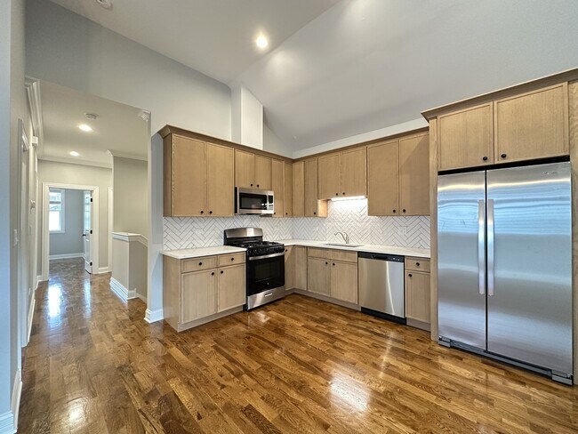 527 N Springfield Ave, Unit SF in Chicago, IL - Foto de edificio - Building Photo