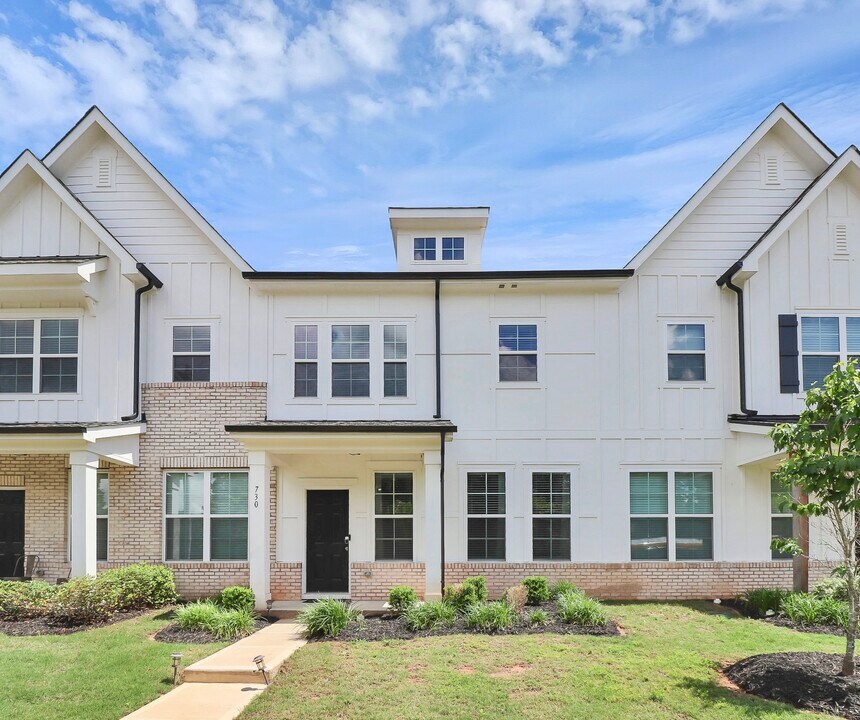 730 Herlong Ave in Rock Hill, SC - Foto de edificio