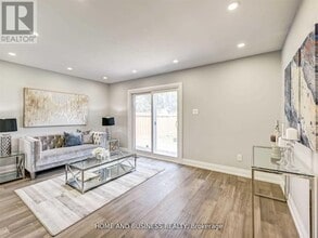 470 Louis Dr in Mississauga, ON - Building Photo - Building Photo