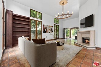 1017 S Gretna Green Way in Los Angeles, CA - Building Photo - Building Photo