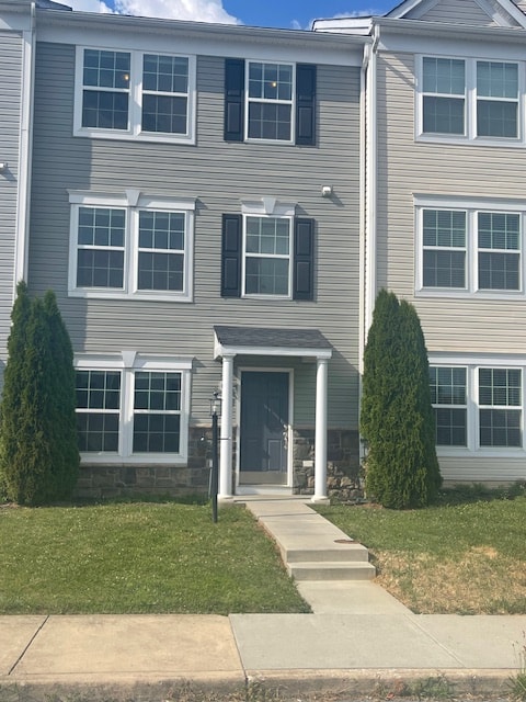 property at 18 Chillingham Ct
