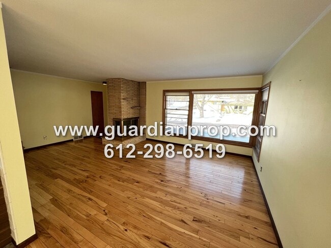 706 Roma Ave W in Roseville, MN - Building Photo - Building Photo