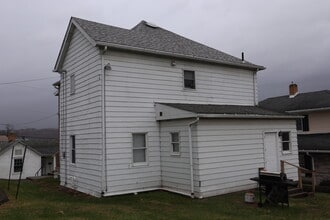 622 High St, Unit 2 in California, PA - Building Photo - Building Photo
