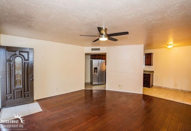 2233 E Melinda Ave in Las Vegas, NV - Building Photo - Building Photo