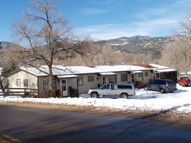 111 Crystal Park Rd in Manitou Springs, CO - Building Photo - Building Photo