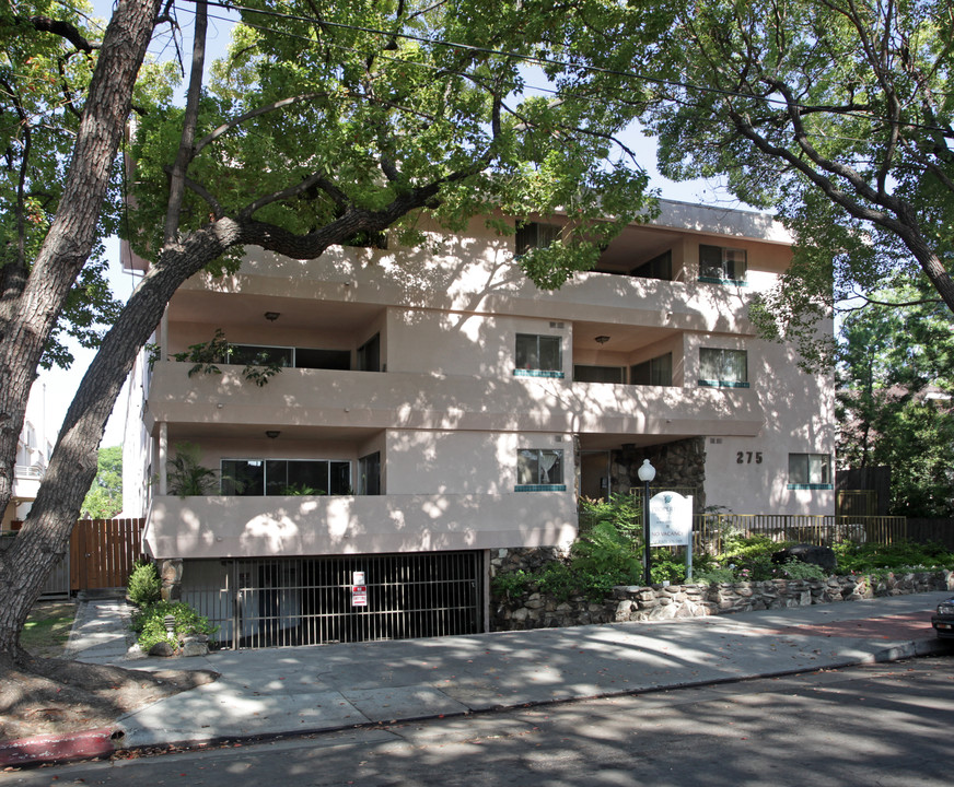 275 Oakland Ave in Pasadena, CA - Building Photo