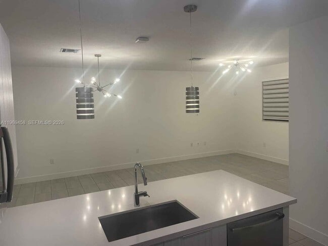 10445 NW 81st Terrace in Doral, FL - Building Photo - Building Photo