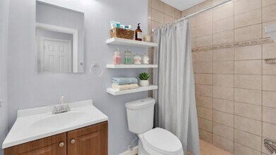 7106 NW 80th Ave, Unit 7106 in Tamarac, FL - Building Photo - Building Photo