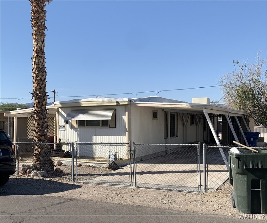 2081 Diamond Dr in Bullhead City, AZ - Foto de edificio