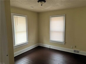 567 Garry Rd in Akron, OH - Building Photo - Building Photo