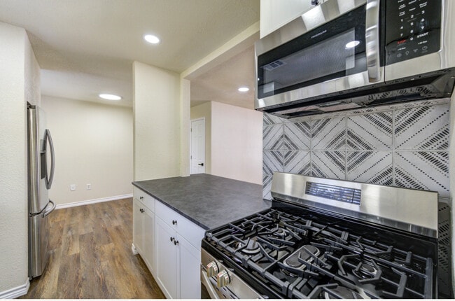 1210 N Natchez Dr in Texas City, TX - Foto de edificio - Building Photo