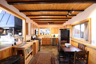 43615 Wolf Rd in Big Bear Lake, CA - Building Photo - Building Photo