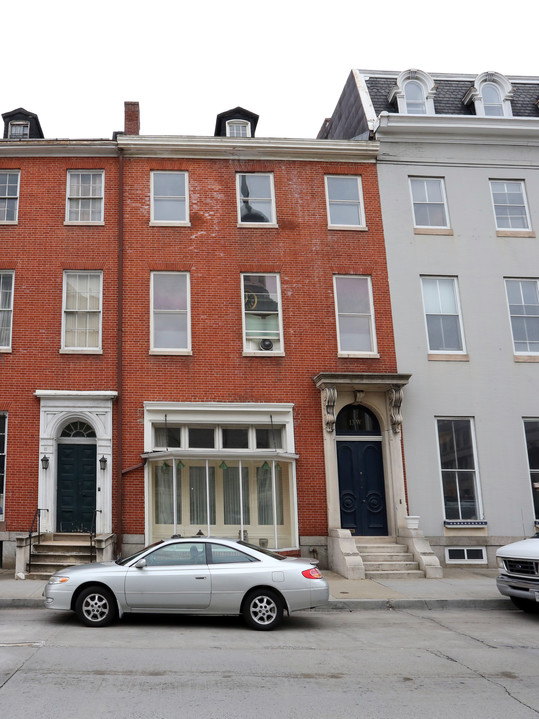 11 W Mulberry St in Baltimore, MD - Building Photo