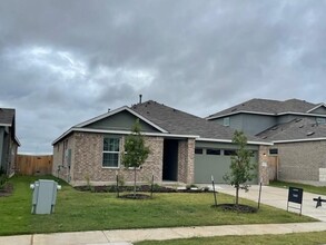 125 Escondido Cir in San Marcos, TX - Building Photo - Building Photo