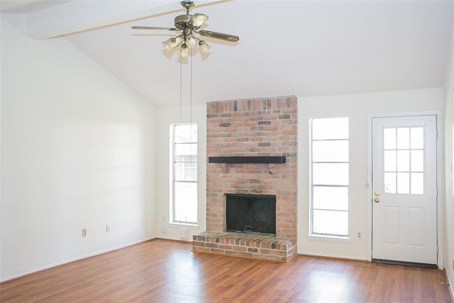 16114 Golden Sage Ln in Cypress, TX - Foto de edificio - Building Photo