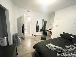 9 Mount Pleasant Ave, Unit #3 in Boston, MA - Foto de edificio - Building Photo