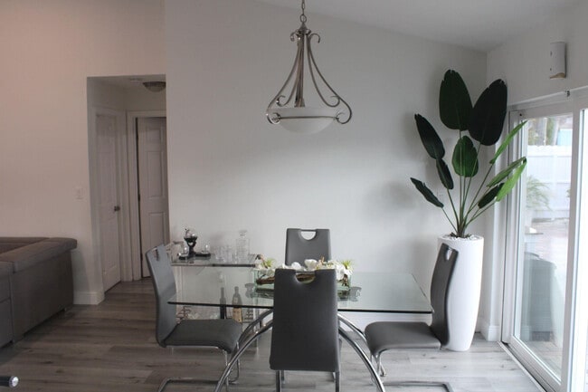 10420 SW 207th St in Cutler Bay, FL - Building Photo - Building Photo