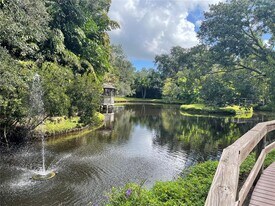 2927 W Gandy Blvd in Tampa, FL - Building Photo