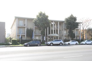 Colonial Ridge Apartments in Canoga Park, CA - Building Photo