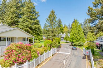 Colonial Forest in Federal Way, WA - Foto de edificio - Building Photo