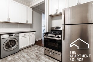 1132 Maple Ave, Unit 2 in Evanston, IL - Building Photo