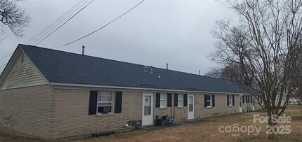 1015 E Airline Ave in Gastonia, NC - Building Photo - Building Photo