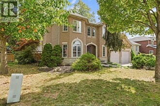 4700 Wembley Ct in Windsor, ON - Building Photo - Building Photo