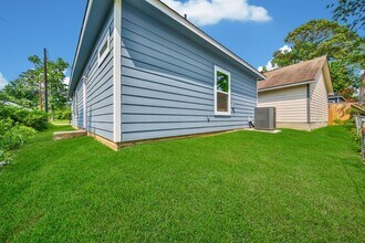 16713 E Ivanhoe St in Montgomery, TX - Building Photo - Building Photo