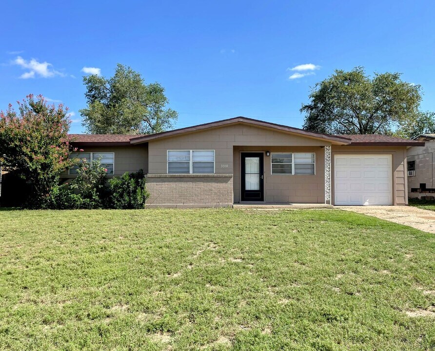 3310 Auburn Ave in Big Spring, TX - Building Photo
