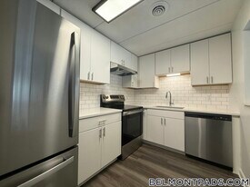 53 Hill Rd, Unit 312 in Belmont, MA - Building Photo
