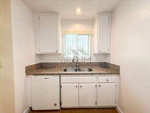 14249 Friar St, Unit 4 in Los Angeles, CA - Building Photo - Building Photo