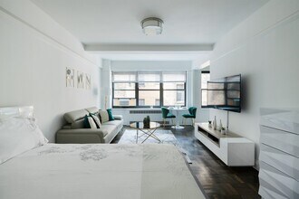 340 E 52nd St in New York, NY - Building Photo - Building Photo