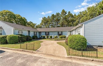 596 Countrytown Dr in Hope Mills, NC - Foto de edificio - Building Photo