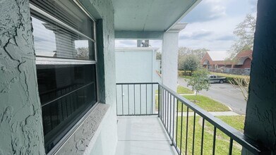 2850 Somerset Park Dr in Tampa, FL - Building Photo - Building Photo